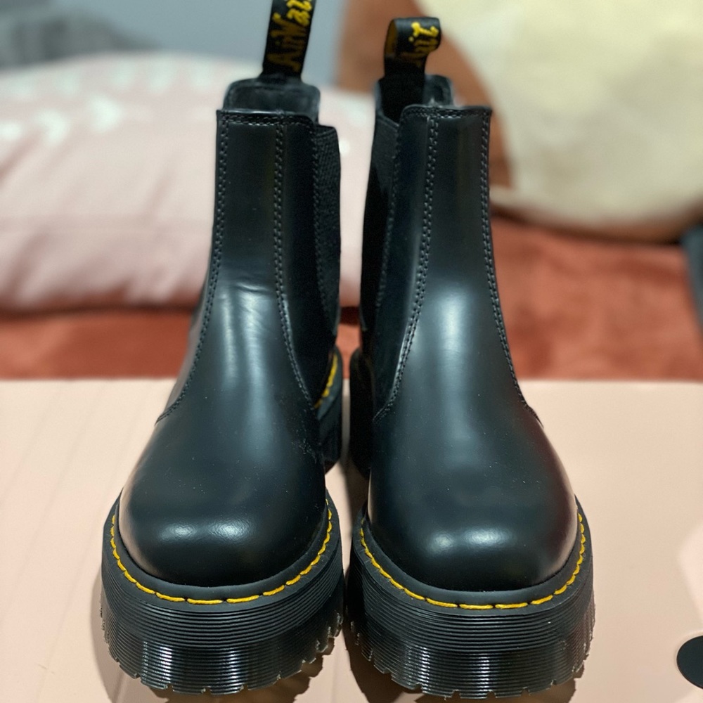 NWT 2976 SMOOTH LEATHER PLATFORM CHELSEA BOOTS